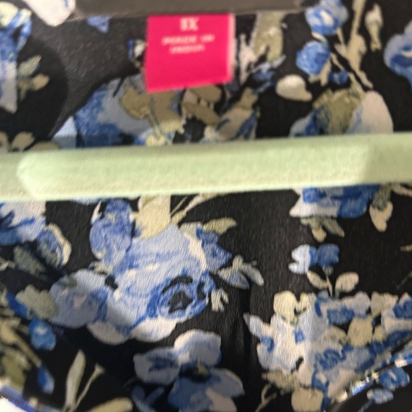 Vince Camuto women’s 1x Blue and Black Floral Blouse nwt cottagecore office top - Picture 4 of 13
